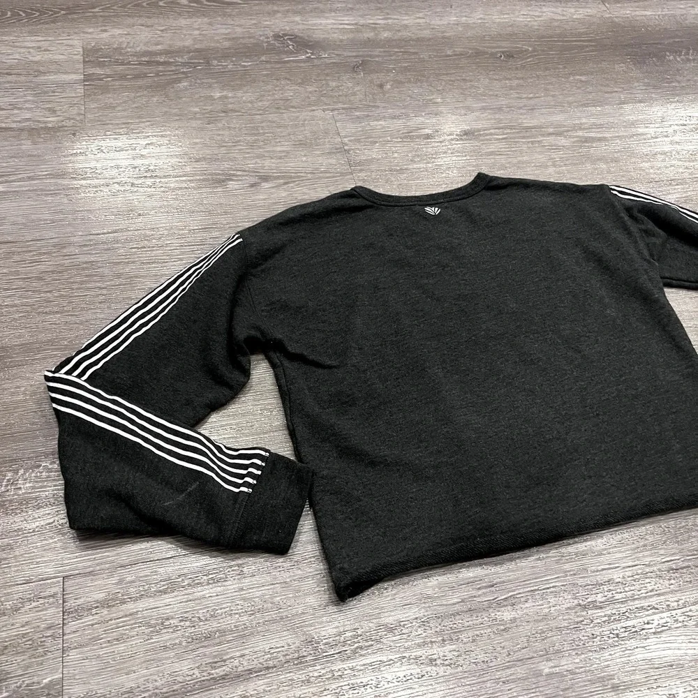 Forever 21‎ Shirt Women's Small Gray Long Sleeve Cropped Casual  Pullover - Picture 10 of 12